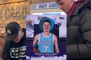 为好友下血本☺️弗拉格花费7000美元购入克尼佩尔的新秀卡！