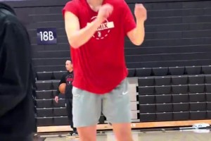 杨瀚森混音队赛前热身手感在线！三分线外百发百中！